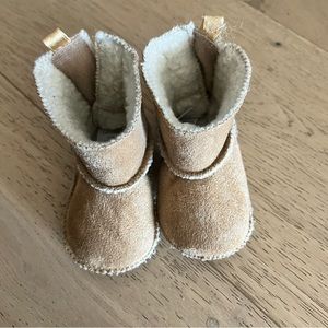 Baby gap “ ugg looking” booties shoes 3-6 months